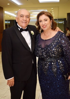 Los padres del novio: Reynaldo Casco y Ángela Bruni de Casco.