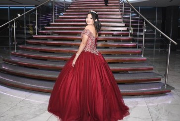 Fascinante noche de una adorable quinceañera