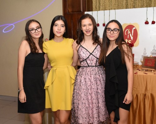 Carolina Fuentes, Natasha Rivas, Camila Hawit y Camila Tabora