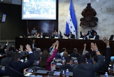 Aprueban ley para dispensar a 10 mil maestros pago de capital y multas emitidos por el TSC