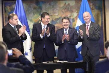 Gobierno y Fenafuth firman convenio de cooperación ante presidente de la FIFA