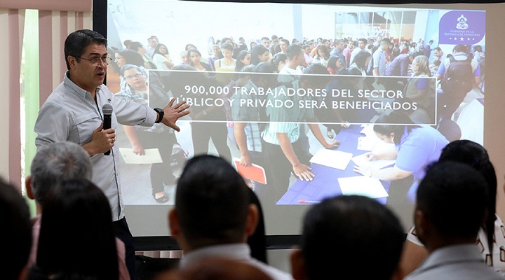 Hernández continúa con la socialización de la Ley de Alivio de Deuda con trabajadores de maquila