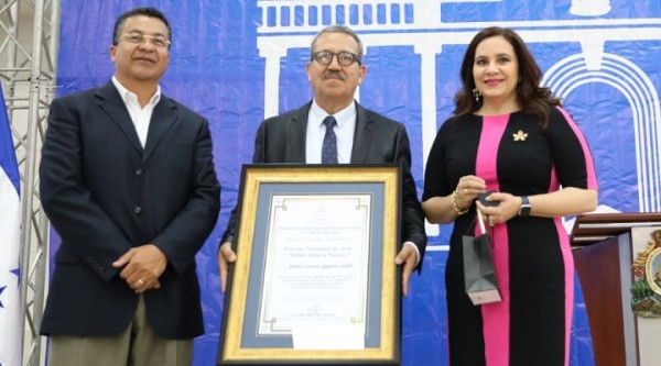 Entregan Premios Nacionales de Ciencia, Arte y Literatura 2019