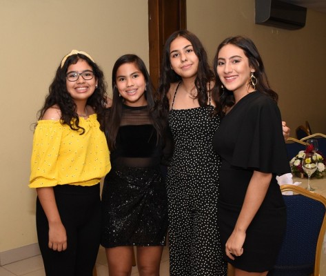 Sara Zelaya, Viviana Saavedra, Andrea Zelaya y Giovanna Pereira