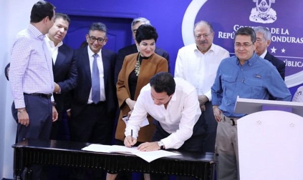 Gobierno y maquila firman acuerdo para generar 15 mil nuevos empleos para el año 2020