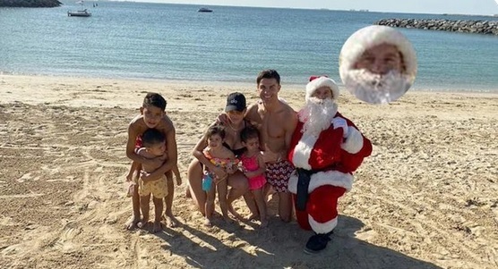 Cristiano Ronaldo contrató para Navidad a un Santa Claus idéntico a Messi