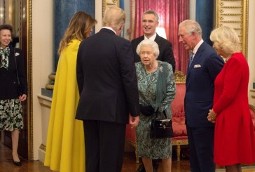 El regaño de la reina Isabel II a su hija por no saludar a Trump se volvió viral