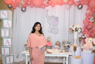 Entre flores y detalles en rosa celebran el baby shower de Greisy
