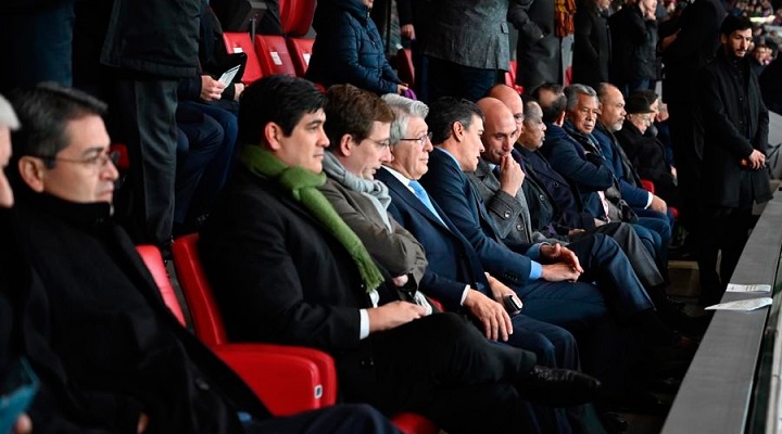 Presidente del Gobierno de España invita al mandatario hondureño a presenciar partido Atlético de Madrid-Barcelona