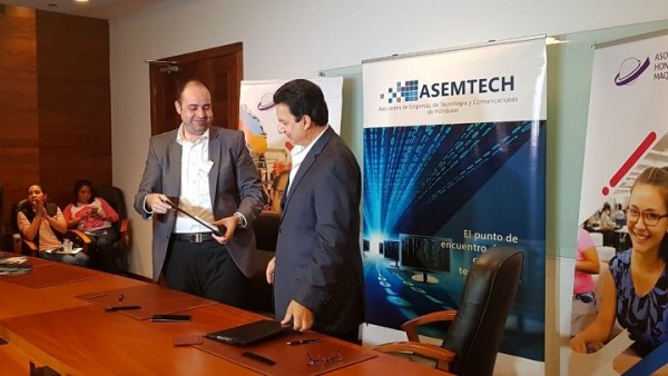 AHM-ASEMTECH firman convenio de cooperación para fortalecer “Maquila de Software”