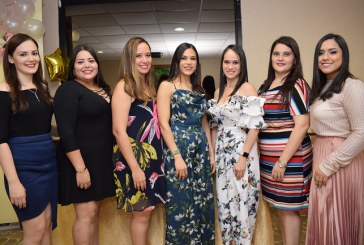 Celebrando el bridal shower de Osiris