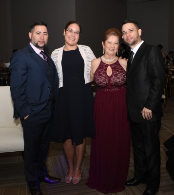 Alex Méndez, Jessica Méndez, la madre del novio, Migdalia Soto y Carlos Méndez