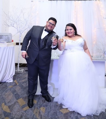 Kimberly Bohorquez y Gabriel Aguilar brindaron su amor en su noche de bodas