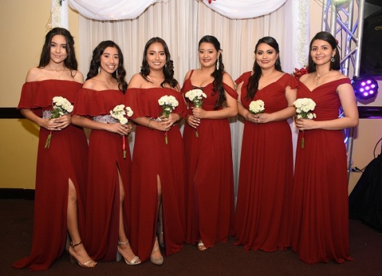 Las damas del cortejo de la novia, Nahomy Alvarado, Alison Ochoa, Alice Rodríguez, Eliana Alvarado, Karla Mencía y Charlotte Cáceres