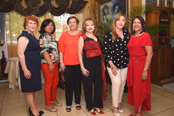 Mery Bendeck, Sheyla García, Rita Simón, Maritza Lara, Ruth Rápalo y Vilma Karow.