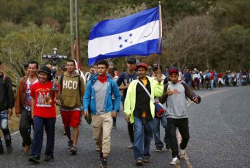Nueva caravana de migrantes hondureños se acercan a la frontera sur de México