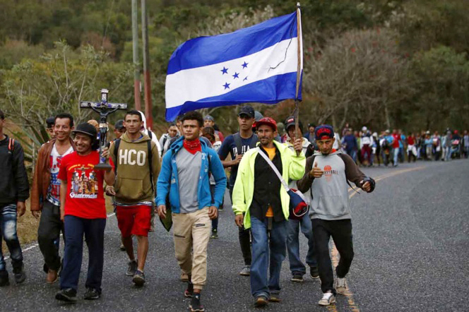 Nueva caravana de migrantes hondureños se acercan a la frontera sur de México