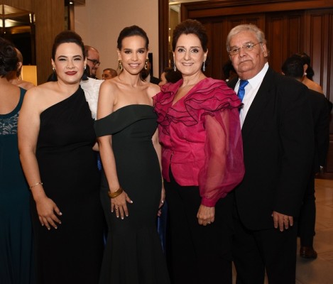 Vanessa Funes, Analina Montes, María Erlinda y Julio Alvarado