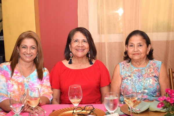 Vilma Díaz, Vilma Karow y Sussy Moya.