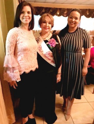 Patty Reynaud, Vilma Rosales y Sonia Pineda…celebrando a Vilma Rosales como mujer del año 2020 en el IWC
