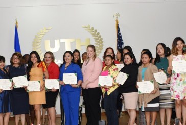 90 mujeres se gradúan con éxito de la  Academia de Mujeres Emprendedoras AWE