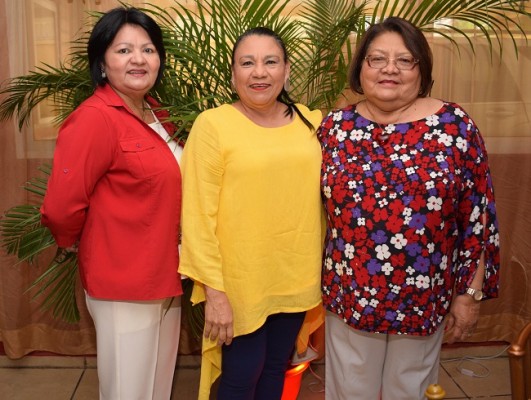 Lupita Mongie, Irma Flores y Antonieta Escobar.