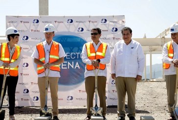 Colocan primera piedra de fábrica de ropa Nike en Honduras, la más grande de América Latina