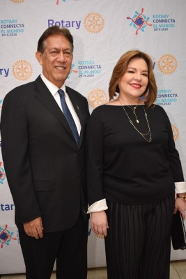 Rey Canales y Patricia Rosenthal de Canales.
