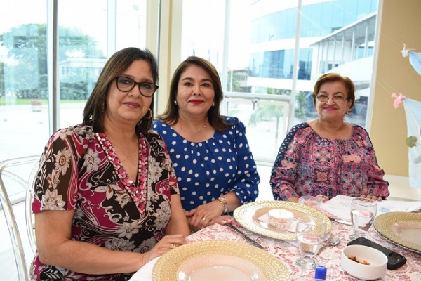 Rosa María Naranjo, Ana Morales y Nohemy de Castro