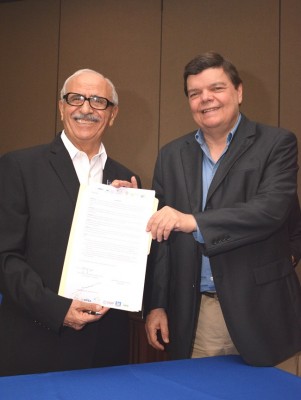 Senen Villanueva de la USAP fue una de las instituciones que firmó el convenio con Valmoral.