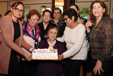Una tarde de café ¡y muchas amigas! celebrando el cumpleaños de doña Reneé Kawas