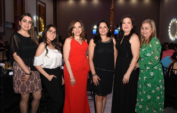 Ana Palma, Alejandra Arauz, Ligia Díaz de Galo, Emilia Ferrera de Lizardo, Lourdes de Valenzuela y Ana de Palma