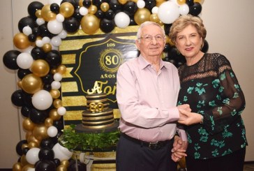 Celebrando el cumpleaños del Dr. Antonio Yacamán