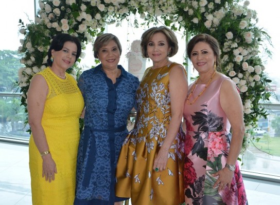 Judith Vega, Martha Delia Manzanares, Nancy de Handal y Magda de Hernández