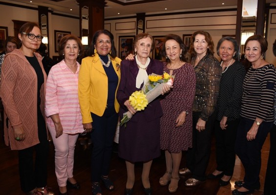 Sandra Acevedo, Miriam Castellón, Vilma Karow, Reneé Kawas, Henriett Kawas, Rabab Handal, Sonia Reyes y Lisseth Nassar