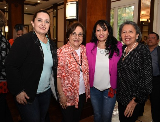 Sherly Paz, Ruth Medina, Teresa de Quan y Sonia Reyes