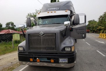 Policía decomisa furgón de matrícula guatemalteca cargado con supuesta cocaína