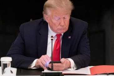 Donald Trump firma decreto que congela emisión de nuevos visados hasta 2021