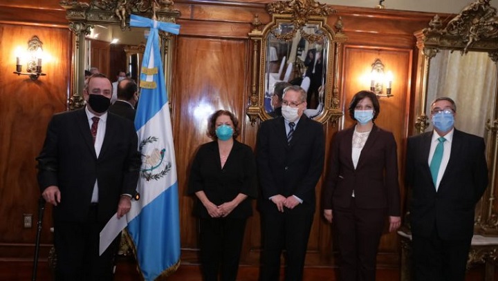 Gobierno de Guatemala destituye al ministro de Salud y nombra en su lugar una especialista en virología