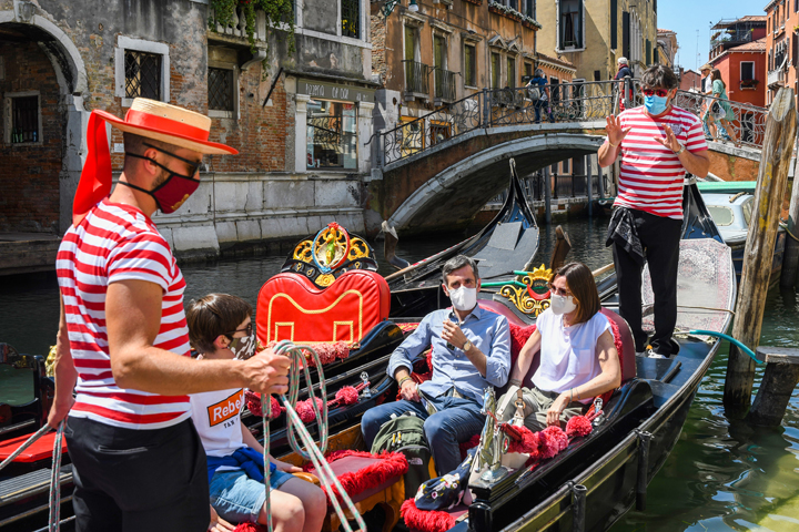 Turistas retornan a Venecia tras cuatro meses de pandemia