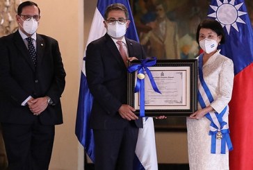 Presidente Hernández condecora a embajadora de Taiwán por su apoyo y amistad con el pueblo de Honduras