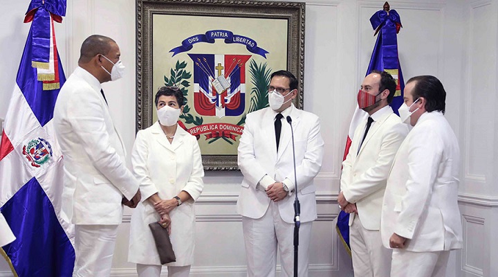 Canciller Rosales asiste a toma de posesión del nuevo presidente de República Dominicana