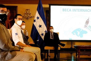 92 jóvenes reciben becas para estudiar en universidades del extranjero