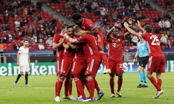Bayern Múnich vence 2-1 al Sevilla y levanta la Super Copa de Europa