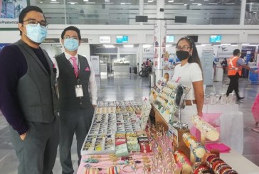 Emprendedores realizan Expo venta Rosa en el aeropuerto Ramón Villeda Morales