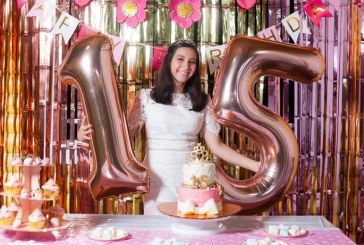 Marcela Alejandra celebra sus 15 años a la orilla de la playa