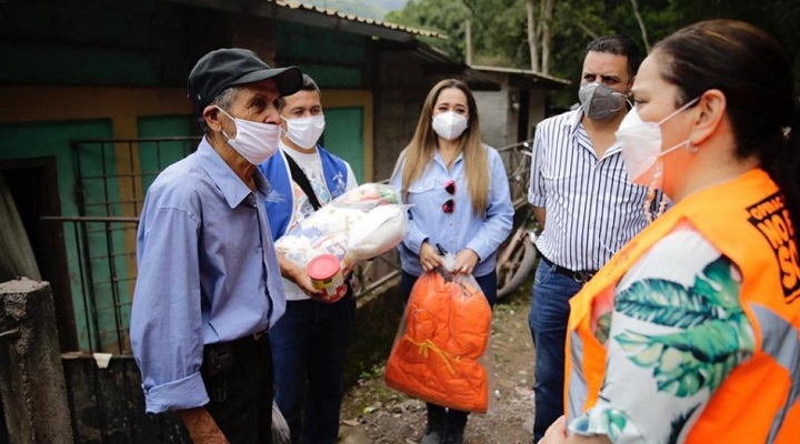 Más de 100 familias afectadas por el río Copán reciben alimentos y kits de limpieza y bioseguridad