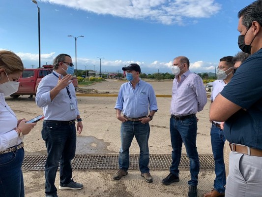 Empresarios conocen avances de trabajos para rehabilitar el aeropuerto Ramón Villeda Morales 