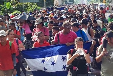 Policía hondureña advierte infiltración de traficantes de personas en caravanas migrantes