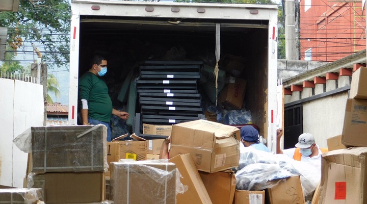 Fundación Manos Ayudando a Honduras entrega donación de insumos y 50 camas al Hospital Leonardo Martínez